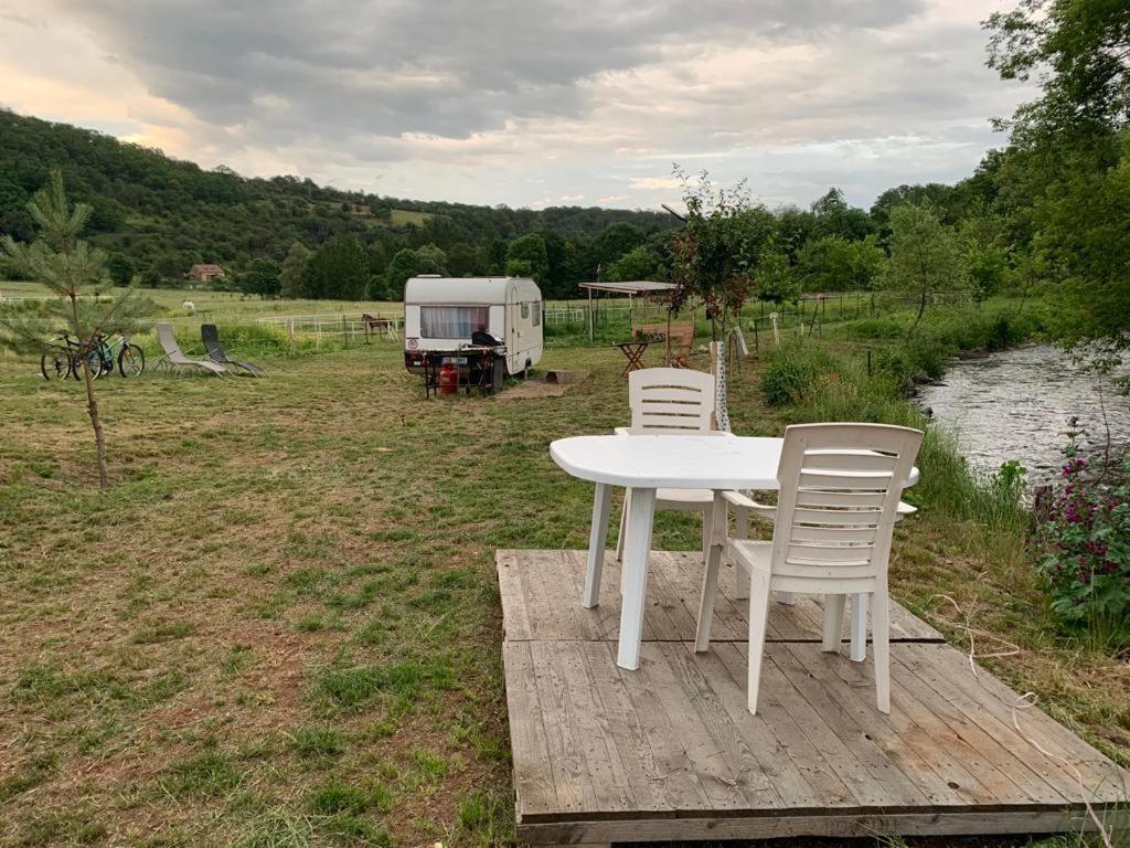 Ubytovani V Karavanu Bzany Luaran gambar